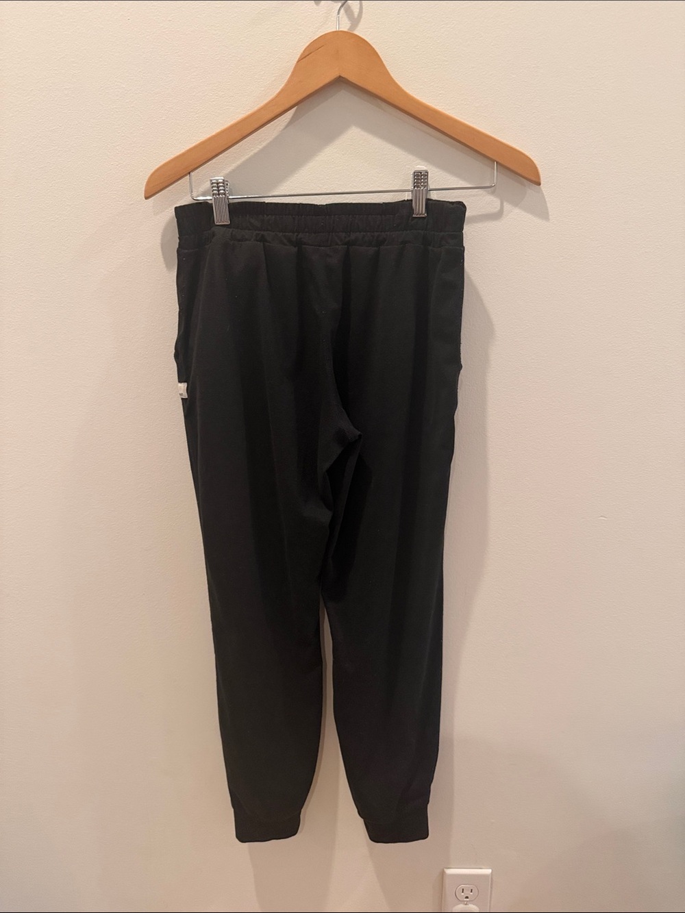 Vuori Joggers Size Small